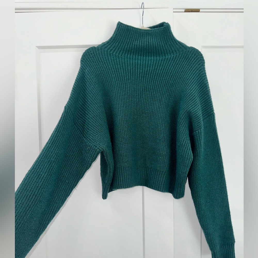 Long Sleeve Green Cropped Turtleneck Sweater